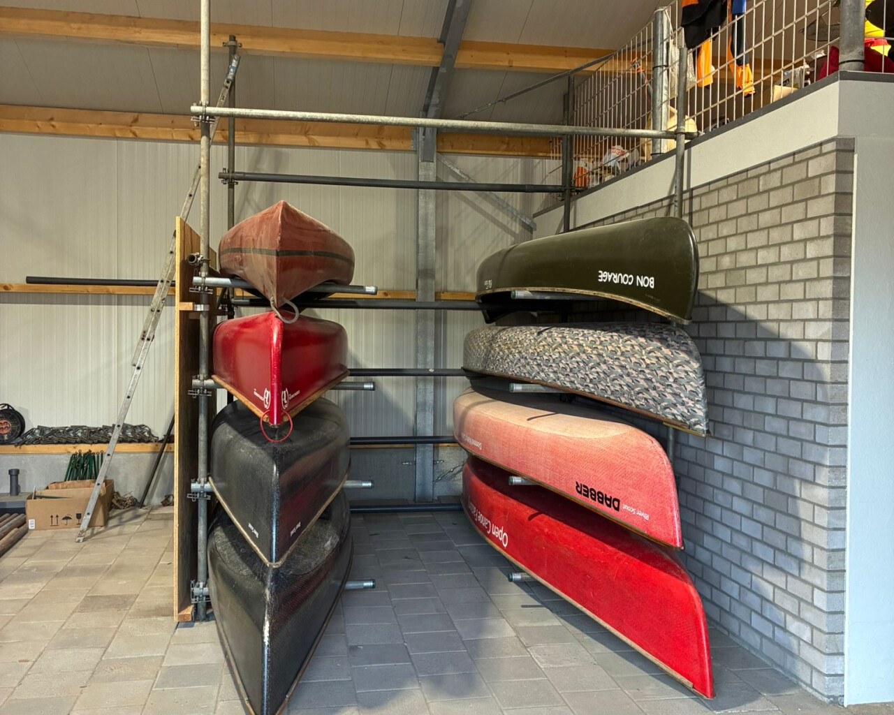 nieuwe clubgebouw rek canadese kano's